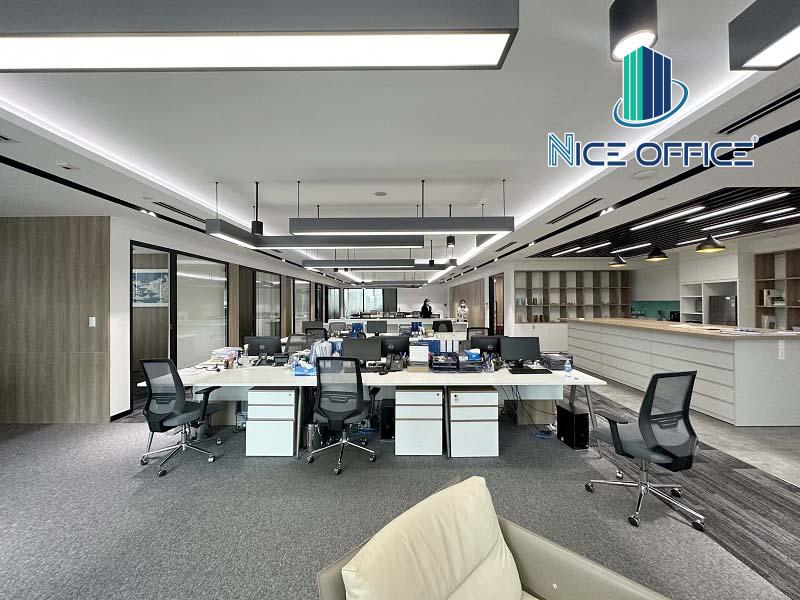 Văn phòng cho thuê có sang nhượng nội thất tại tòa nhà văn phòng hạng A Saigon Times Square