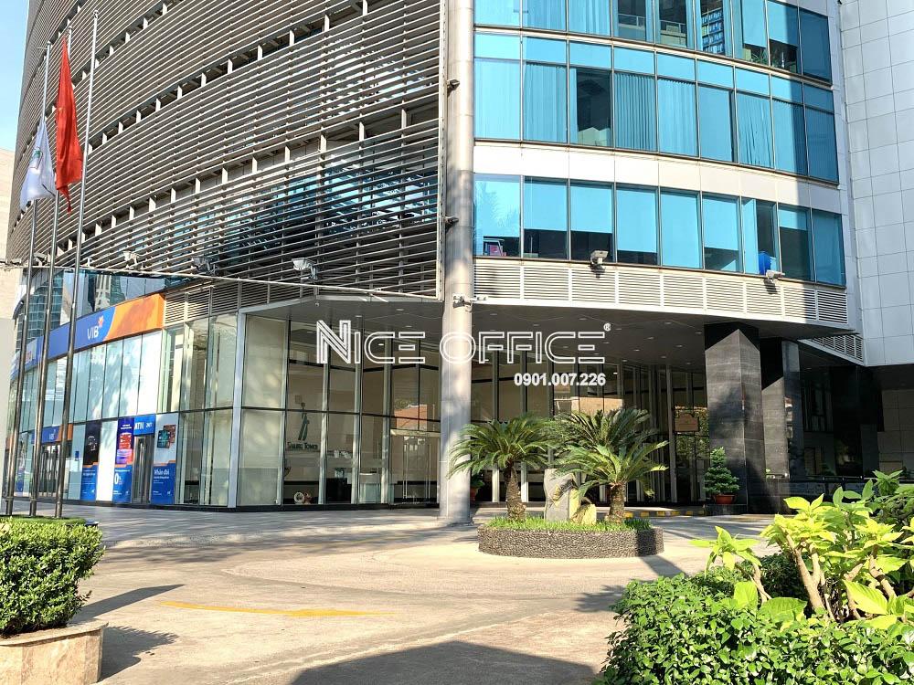 cong-chinh-toa-nha-sailing-tower