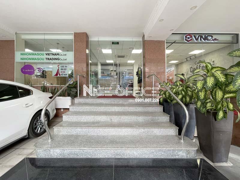 cong-chinh-vao-toa-nha-vno-building