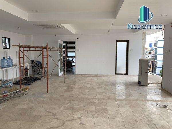 Diện tích trống tầng 5 tại tòa nhà Vi Office Building đang hoàn thiện