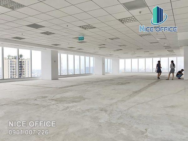 Khách hàng Nice Office đi khảo sát mặt bằng trống tại Viettel Tower quận 10