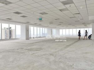 Khách hàng khảo sát mặt bằng trống thực tế tại tòa nhà Viettel Tower A