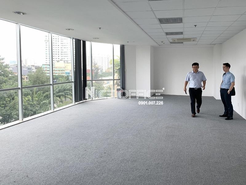 khach-hang-nice-office-di-khao-sat-van-phong-trong-tai-pax-sky-le-lai-quan-1