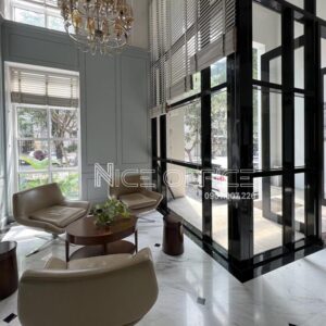Khu vực chờ khách tại tầng trệt tòa nhà Lafayette De Saigon