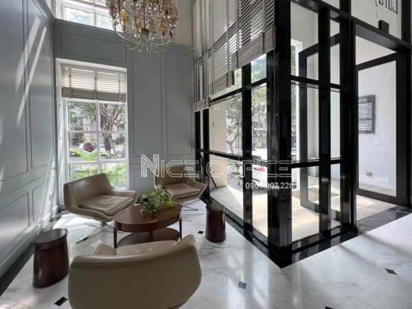Khu vực chờ khách tại tầng trệt tòa nhà Lafayette De Saigon