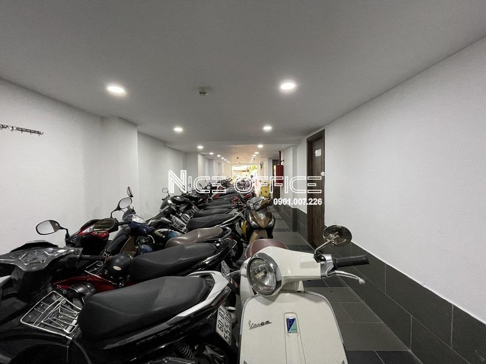 khu-vuc-de-xe-tai-toa-nha-arc-real