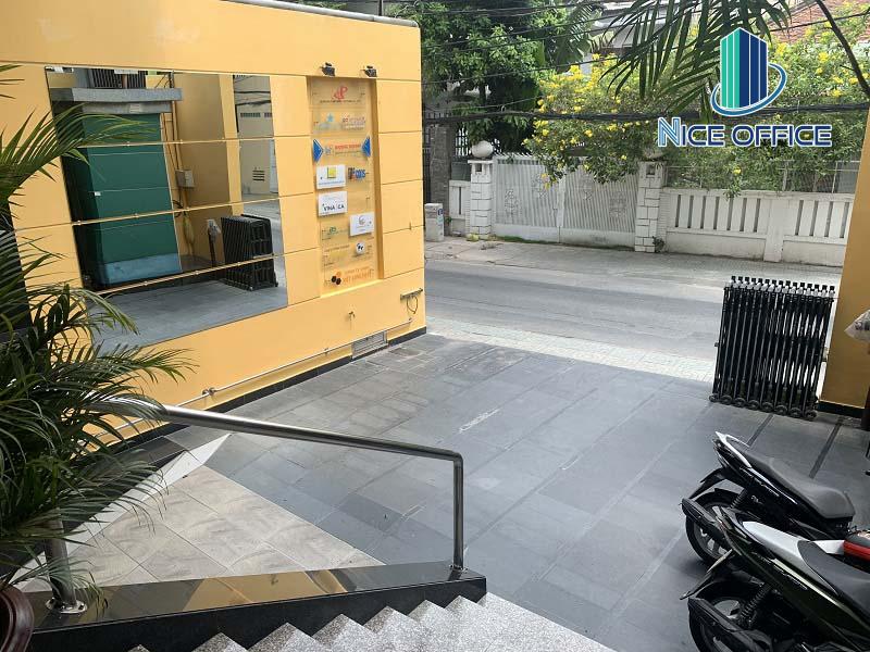 khuon-vien-phia-truoc-toa-nha-sky-view-building-quan-1 Khuôn viên phía trước tòa nhà Sky View Building quận 1