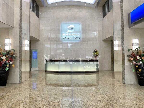 Lễ tân tại tòa nhà Sunwah Tower