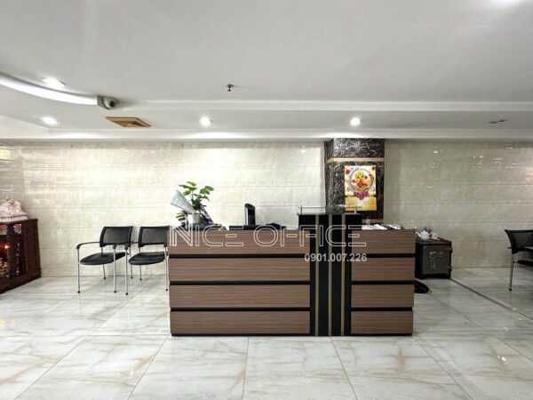 Lễ tân tại tòa nhà Minh Tinh Building