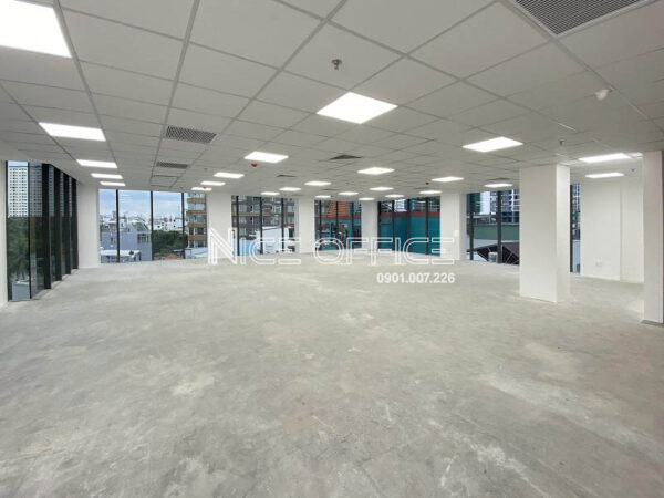 Mặt bằng trống view mặt trước tòa nhà IOS Building