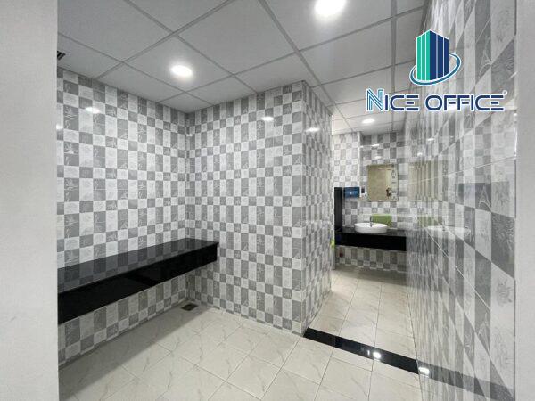 Nhà vệ sinh nữ tại tòa nhà IOS Building