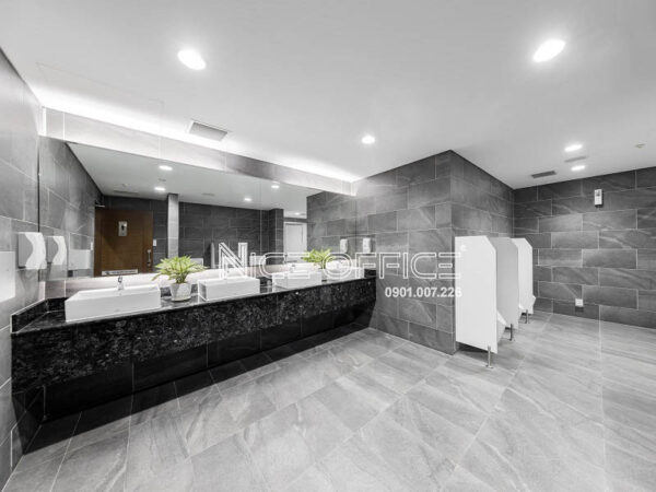 Nhà vệ sinh tại mỗi tầng tòa nhà Viettel Tower B