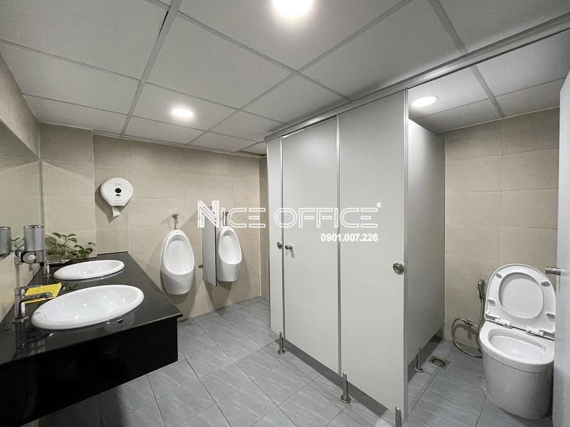 nha-ve-sinh-tai-toa-nha-vno-building