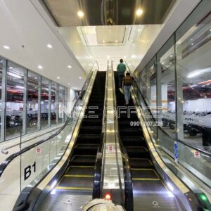 Thang cuốn từ tầng hầm lên tầng trệt tại tòa nhà Viettel Tower