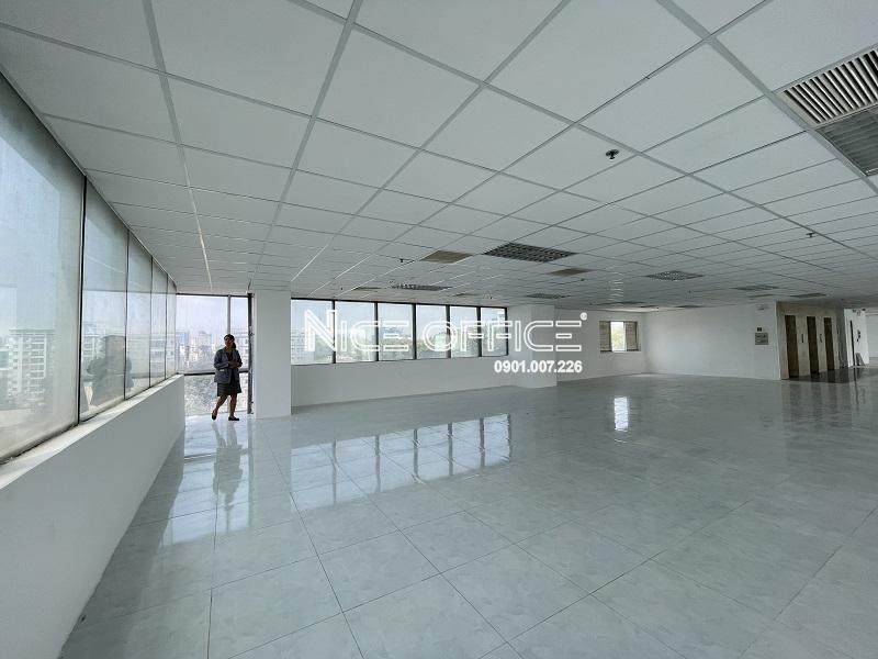 thiet-ke-tai-moi-tang-lapen-asset-nhieu-o-kinh-giup-van-phong-ben-trong-luon-thong-thoang