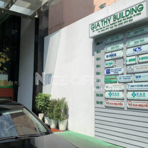 Bảng tên công ty trước tòa nhà văn phòng Gia Thy Building