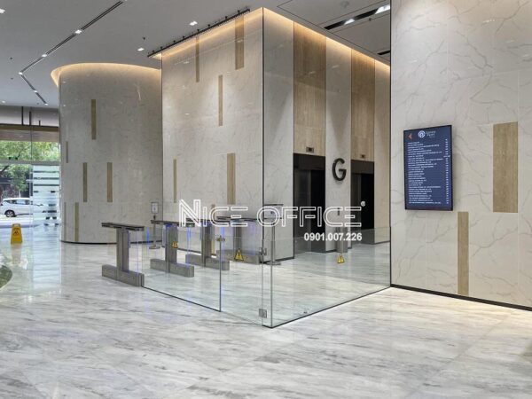 Cổng ra vào dùng thẻ từ tại Centre Point Tower