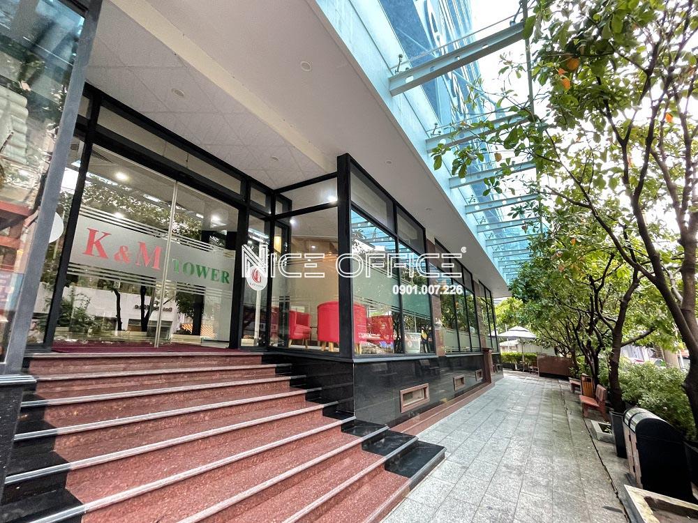 cong-vao-toa-nha-km-tower