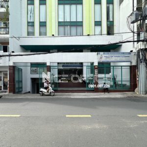 Đường Huỳnh Văn Bánh phía trước tòa nhà Kinh Luân Building