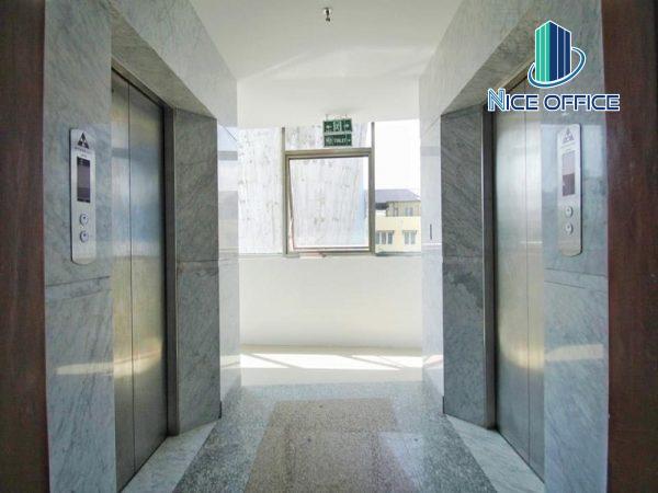 Hai thang máy tại tòa nhà Halo Building Hồ Văn Huê