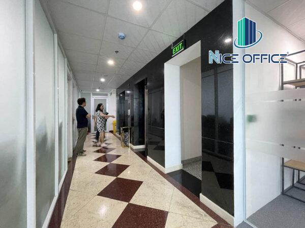 Hai thang máy tại tòa nhà KM Tower