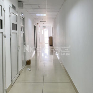 Hành lang chung tại mỗi tầng tòa nhà Gia Thy Building