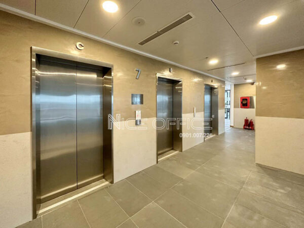 Hệ thống 3 thang máy tại tòa nhà Alpha Tower