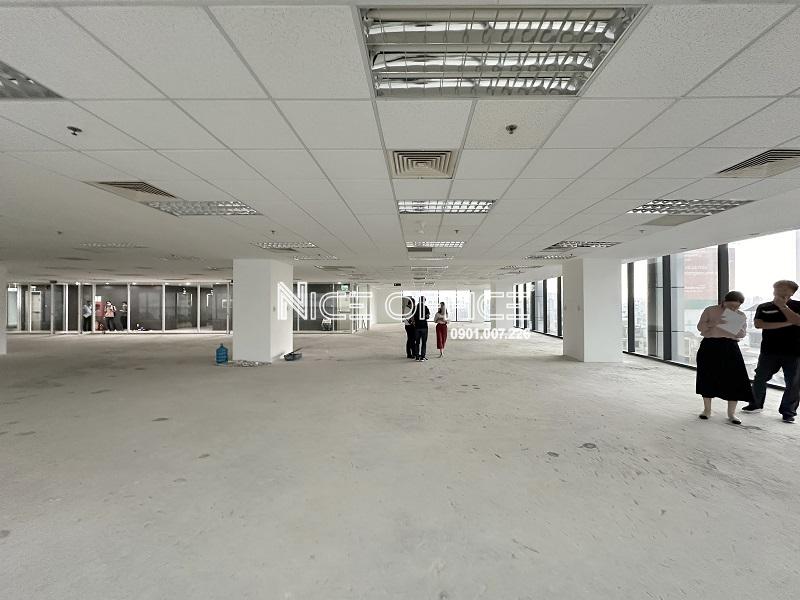 khach-hang-di-khao-sat-mat-bang-tai-ree-tower