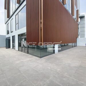 Khu vực ban công tại tầng 8 tòa nhà Akuruhi Tower