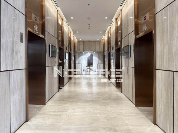 Khu vực thang máy tốc độ cao tại tòa nhà Opal Tower