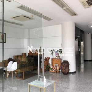 Khu vực tiếp khách chung tại tầng trệt tòa nhà