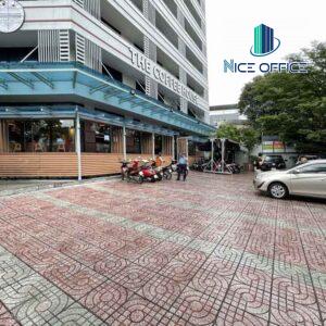 Khuôn viên phía trước tòa nhà K&M Tower