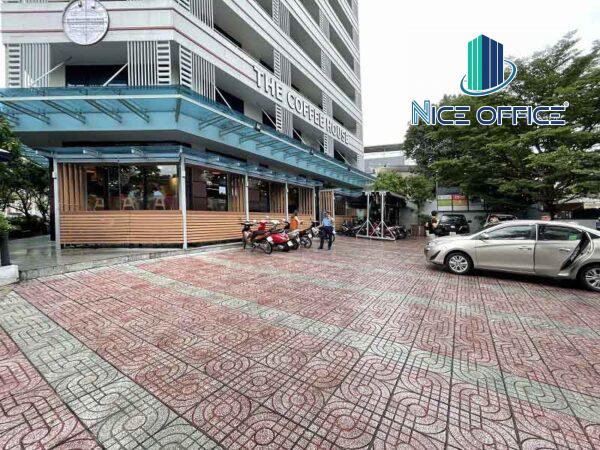 Khuôn viên phía trước tòa nhà K&M Tower