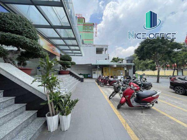 Khuôn viên phía trước tòa nhà Mộc Gia Nguyễn Oanh