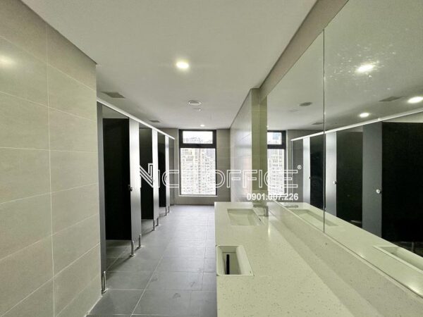 Nhà vệ sinh nữ tại Opal Tower