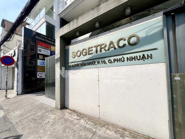 Phí trước tòa nhà Sogetraco Building
