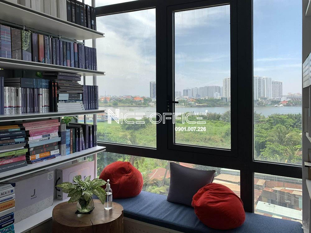 phong-doc-sach-cua-khach-hang-dang-thue-tai-thai-son-sp