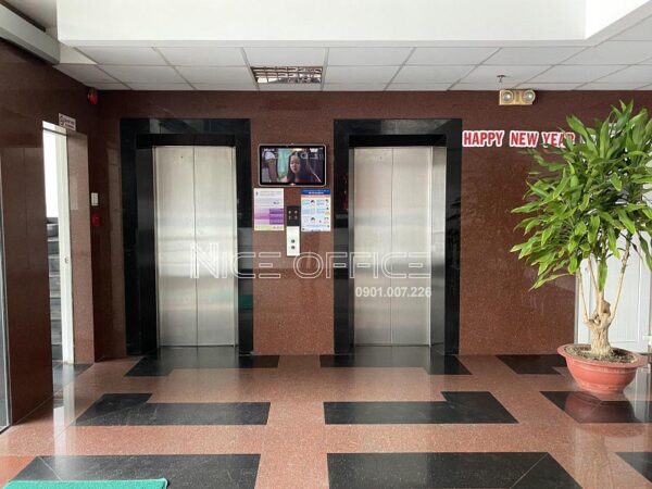Thang máy tại tòa nhà Gia Thy Building