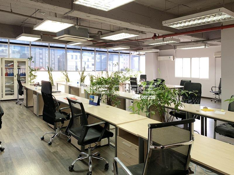 van-phong-cua-khach-thue-tai-toa-nha-hp-building-quan-1