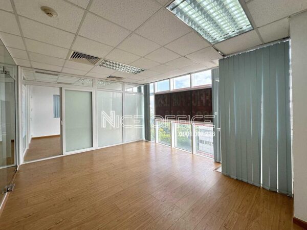 Văn phòng trống cho thuê có fit out cơ bản