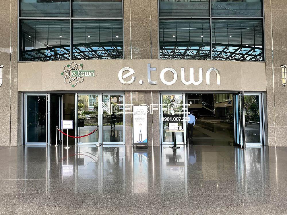 cong-chinh-vao-toa-nha-etown-cong-hoa