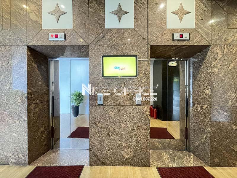 hai-thang-may-tai-toa-nha-estar-building
