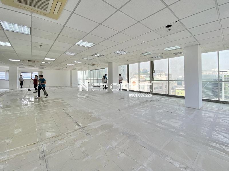khach-hang-nice-office-di-khao-sat-mat-bang-trong-tai-estar-building-quan-3