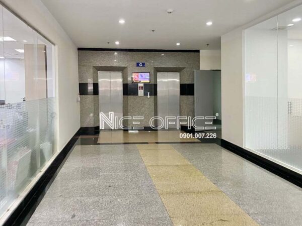 hai thang máy tại tòa nhà Mỹ Thịnh Building