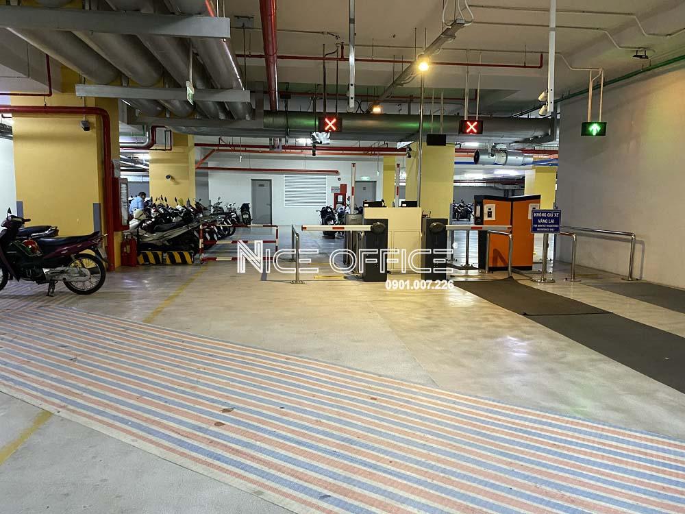 loi-vao-khu-vuc-do-xe-tai-etown-cong-hoa