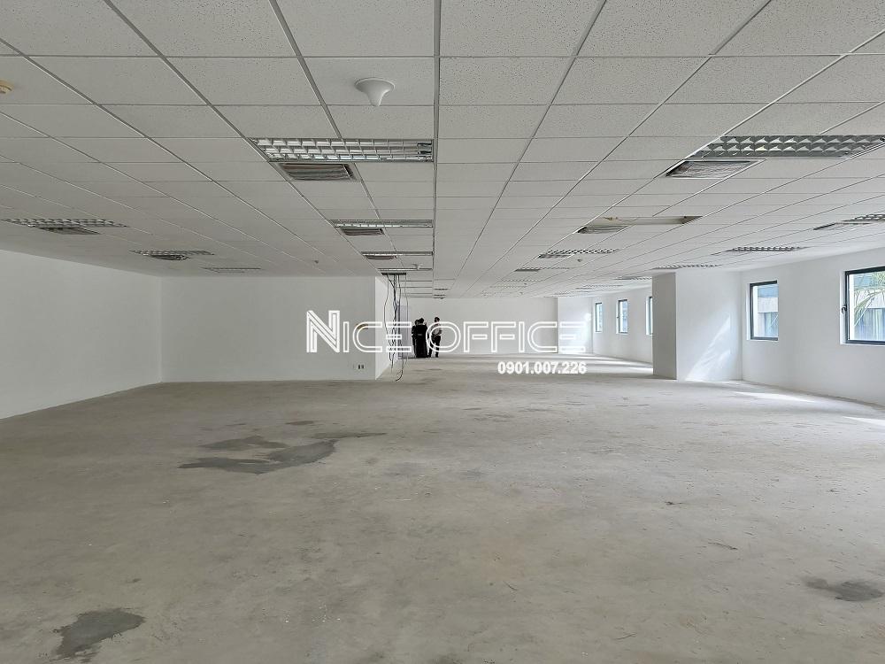 mat-bang-trong-cho-thue-tai-etown-cong-hoa (2)