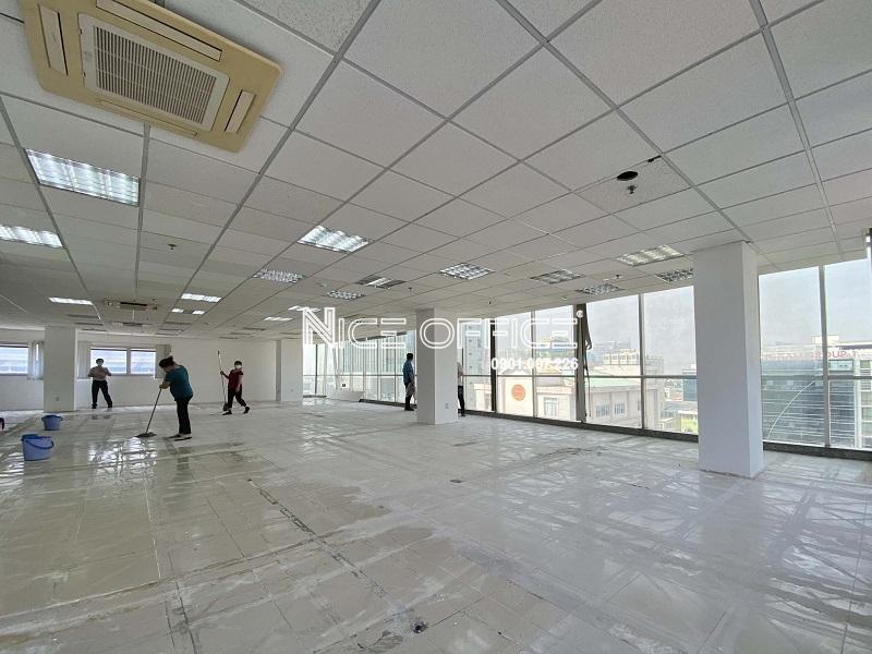 mat-bang-trong-tai-estar-building-dang-ve-sinh