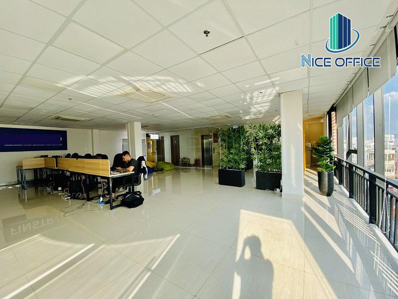 Văn phòng cho thuê tại tầng 5 tòa nhà MHPC Building tận dụng được nguồn ánh sáng tự nhiên