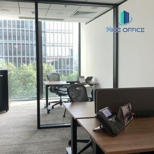 Phòng làm việc 4 chỗ với không gian thông thoáng, sang trọng