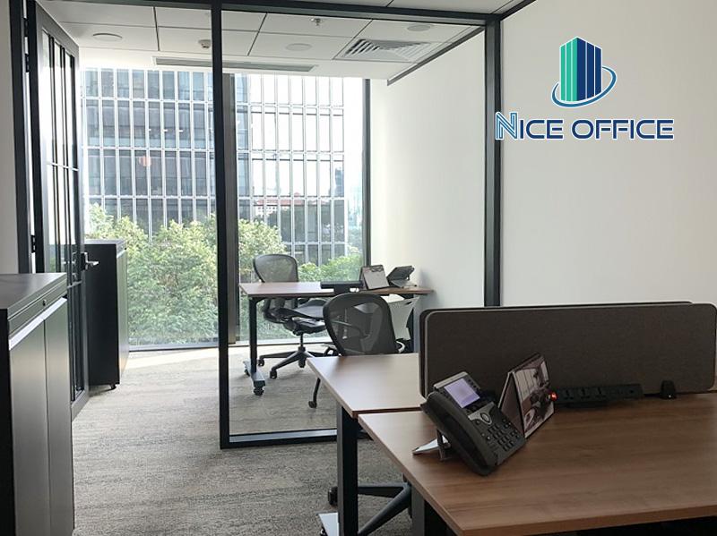 Phòng làm việc 4 chỗ với không gian thông thoáng, sang trọng